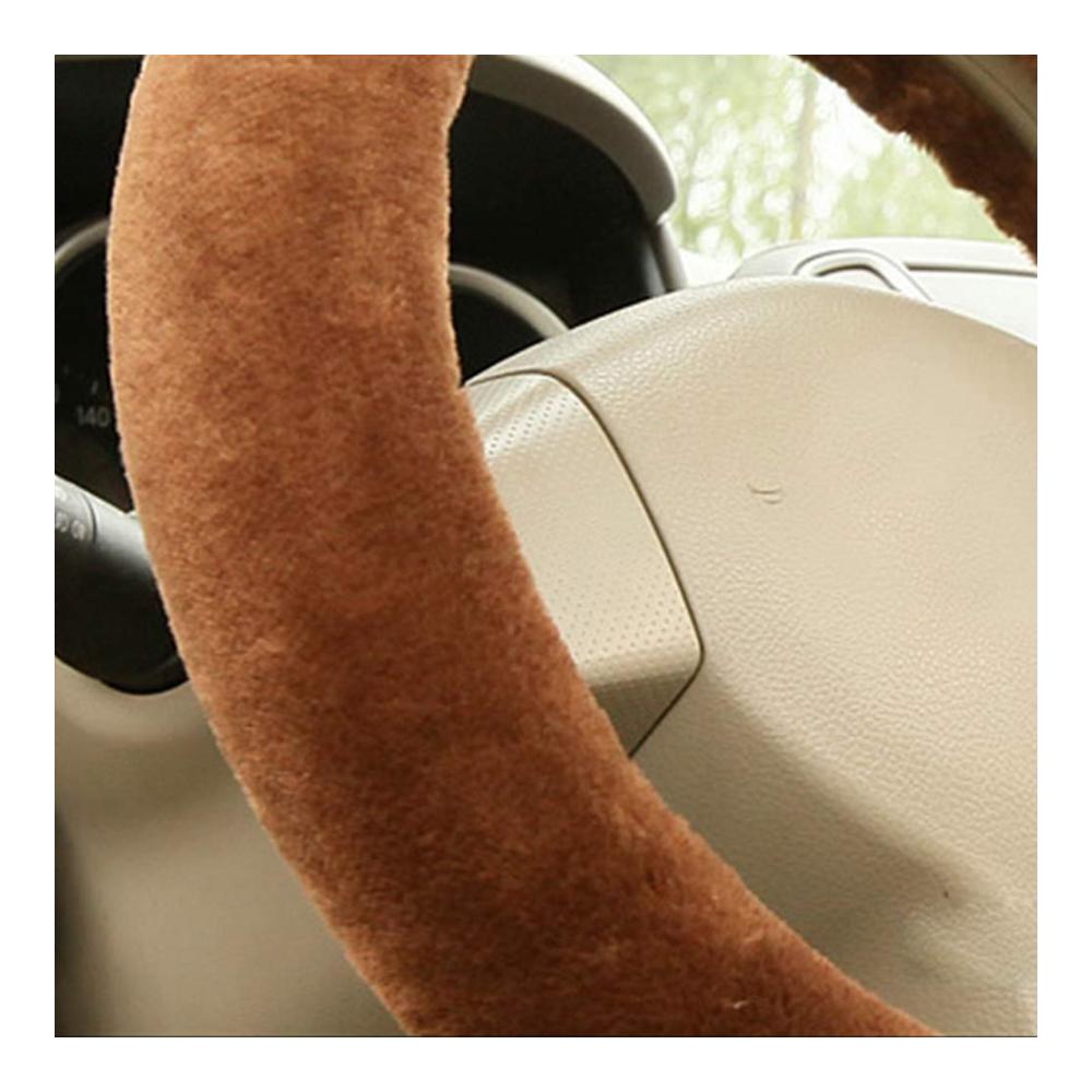 Entdecken Sie den ultimativen Komfort im Winter mit unserer Lenkradhülle! Weich warm und aus hochwertigem Plüsch gefertigt bietet dieser universelle Lenkradbezug maximalen Schutz und Stil. Machen Sie jede Fahrt gemütlich und elegant! Lenkradbezug für den Winter weich warm Plüsch universal. Jetzt zugreifen und den Fahrspaß steigern