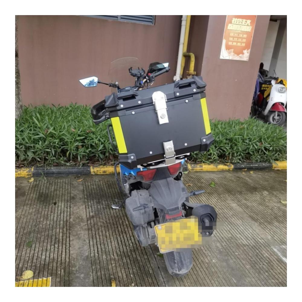 Motorrad Top Box 28L – Wasserdichter Heckkoffer für Helm und Gepäck – Universal Top-Case für Roller Motorrad Mofa Quad – Schwarz/Weiß – Ideale Aufbewahrungslösung – Top-Cases für Abenteurer