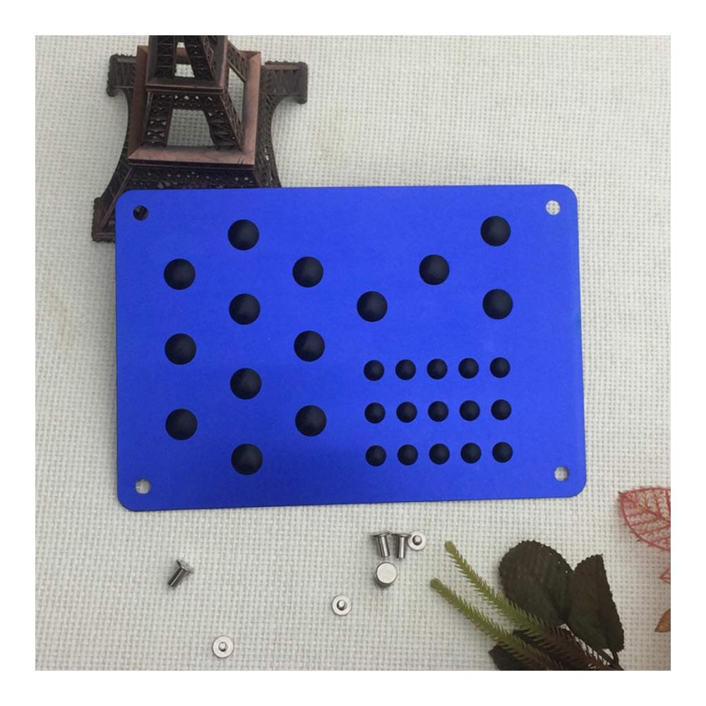 Erleben Sie Fahrkomfort pur! Hochwertiges Aluminium Auto Pedal-Set mit rutschfester Bodenmatte für ultimative Kontrolle und Sicherheit. Universelle Passform für alle Fahrzeuge. Steigern Sie Ihr Fahrerlebnis mit stilvoller Fußstütze und Fersenplatte. Upgrade für mehr Performance und Eleganz