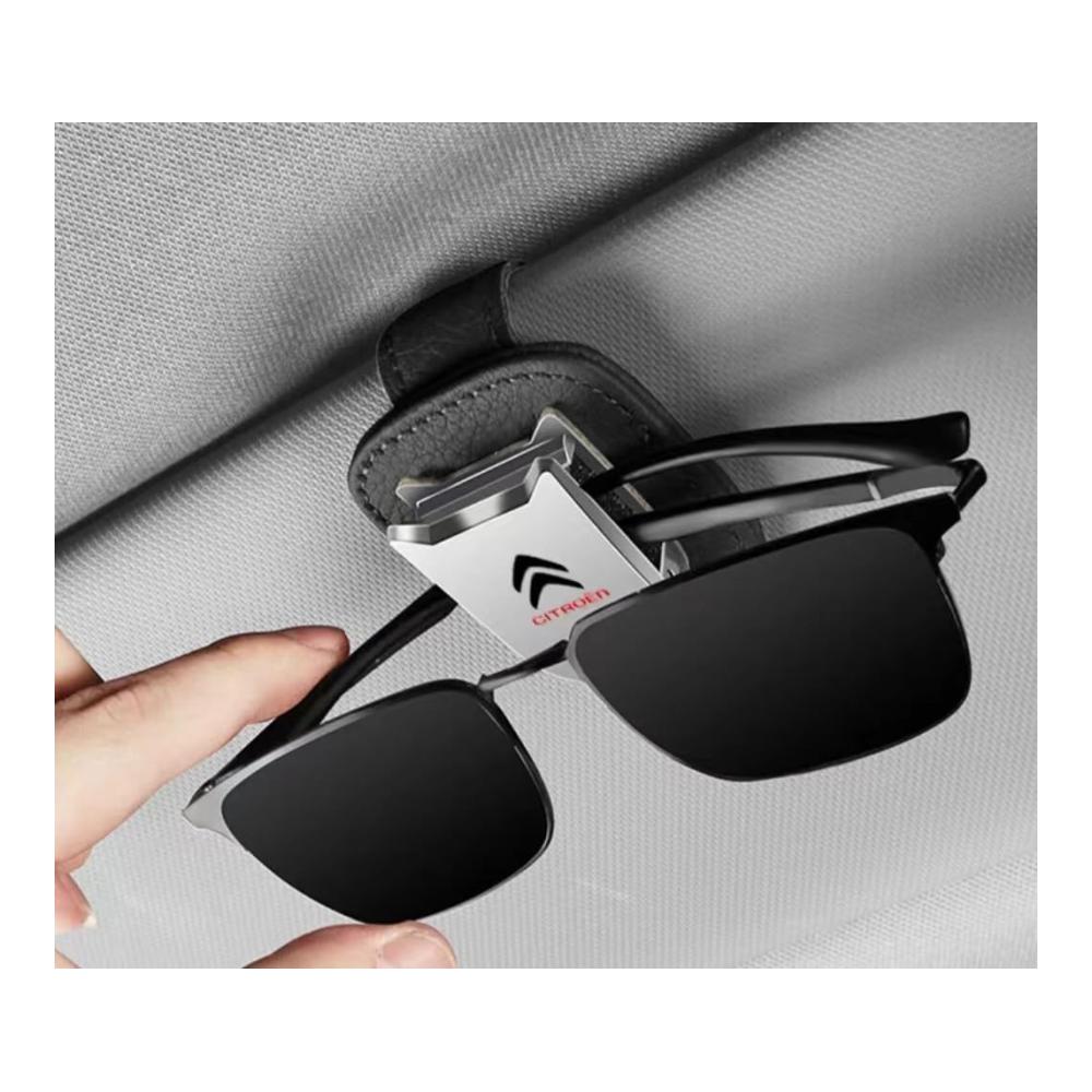 Schützen Sie Ihre Brille stilvoll! Hochwertiges Brillenetui für Auto-Sonnenblenden passend für Citroen e-Mehari 2016-2023. Leder & Aluminiumlegierung mit Emblem-Logo. Autozubehör-Essential