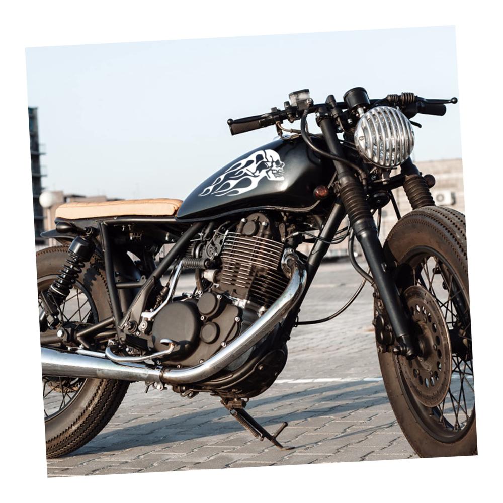 Hochwertige Auto-Aufkleber-Set 2 Stück lila Nummernschildschrauben Motorrad-Flammen-Design ideal zur Autodekoration und Heckscheiben-Dekor. Perfekt für Auto-Enthusiasten
